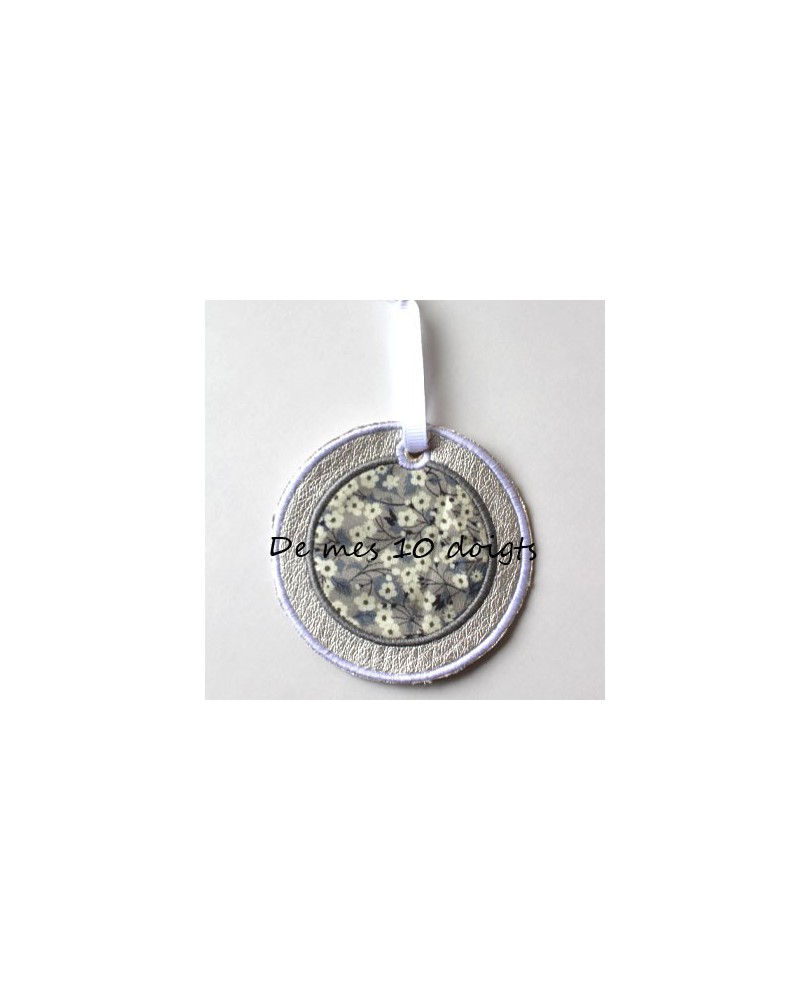 porte clefs modèle coeur en tout dans le cadre