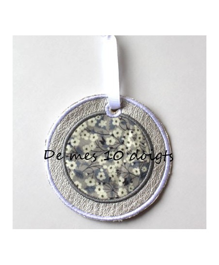 porte clefs modèle coeur en tout dans le cadre