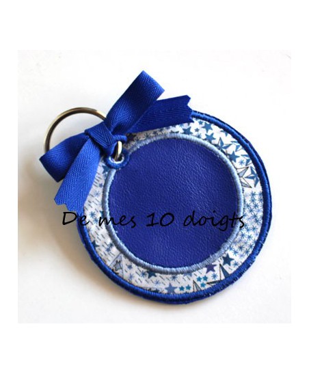 porte clefs modèle coeur en tout dans le cadre