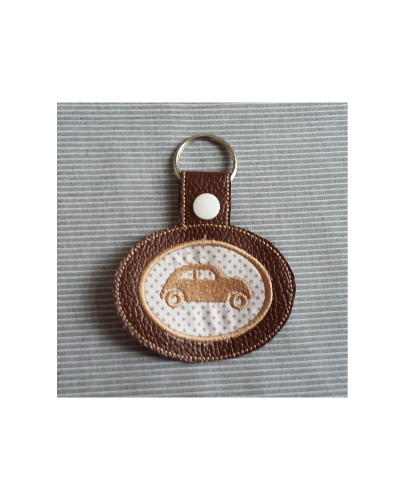 Porte Clefs ovale mini motif voiture en tout dans le cadre