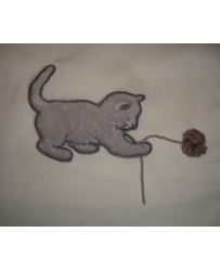 Chaton en appliqué et sa pelote