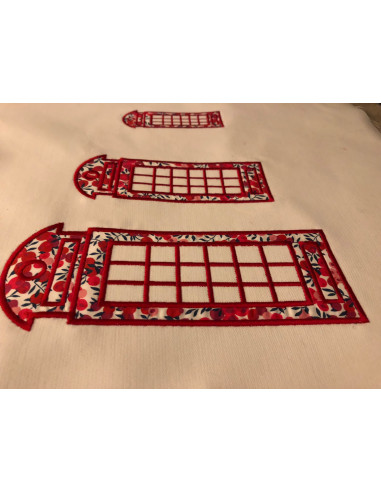 Cabine de téléphone anglaise en appliqué
