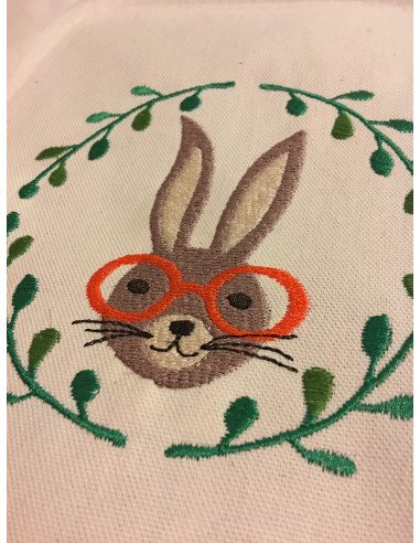 Lapin chic à lunettes