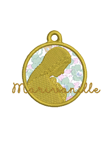 Porte clés en appliqué avec Vierge...