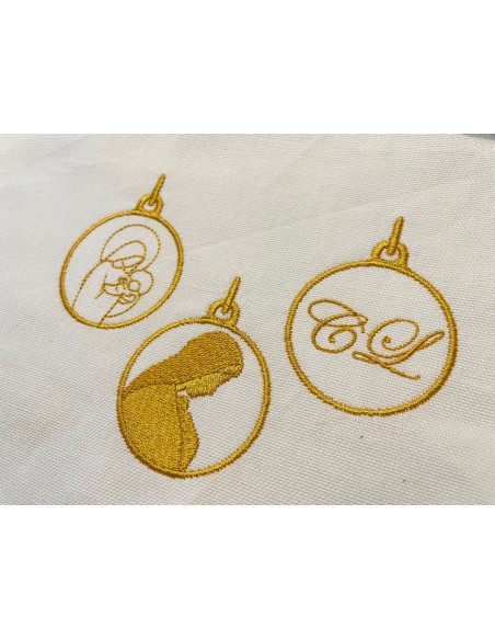Porte clés en appliqué avec Vierge brodée
