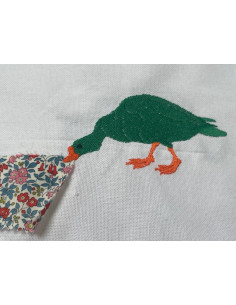 Canard qui tient un doudou 2